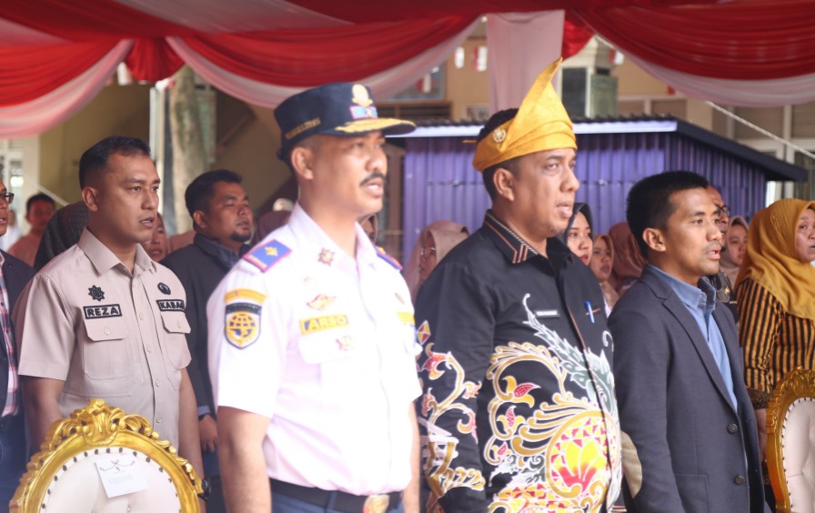 Kadishub Yuliarso muncul ke publik usai namanya disebut KPK dalam OTT di Pekanbaru (foto/dini)