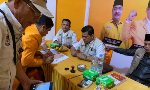 KPU Pelalawan melakukan verifikasi faktual Partai Hanura Pelalawan.(foto: andi/halloriau.com)