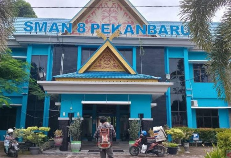 Ilustrasi SMAN 8 Pekanbaru menemukan penggunaan 31 KK palsu saat PPDB (foto/int)