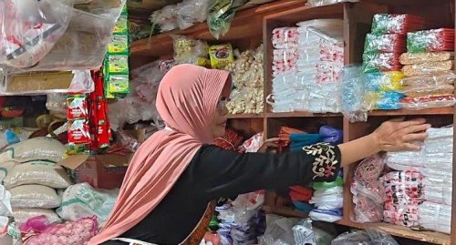 Harga plastik di Pekanbaru terus meroket.(ilustrasi/int)