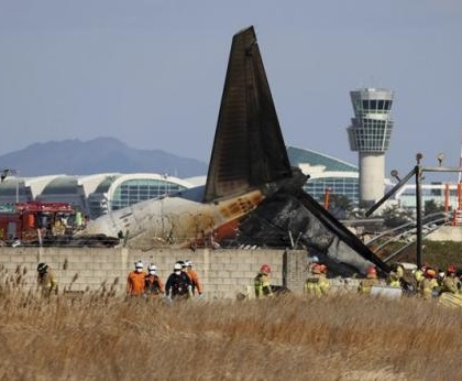 Pesawat Jeju Air jatuh.