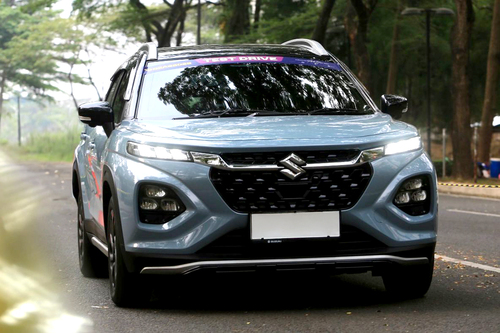 Suzuki Fronx Jadi Primadona Test Drive GIIAS 2025, Buktikan Daya Tarik SUV Coupe Terbaru