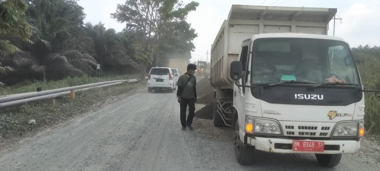 Perbaikan Jalan Provinsi di Kabupaten Kuansing dan Kampar oleh Dinas PUPR-PKPP Riau.(foto: mcr)