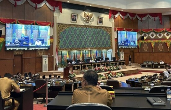 DPRD Riau umumkan empat pimpinan (foto/Yuni)