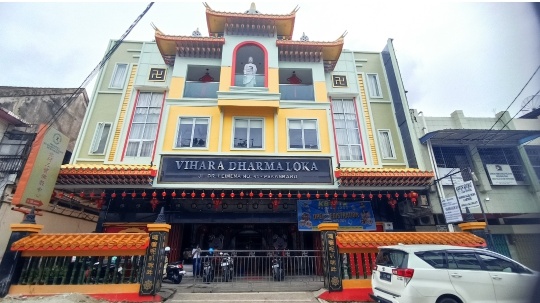 Vihara Dharmaloka Jalan Leimena, Kota Pekanbaru tampak sepi (foto/Rahmat)