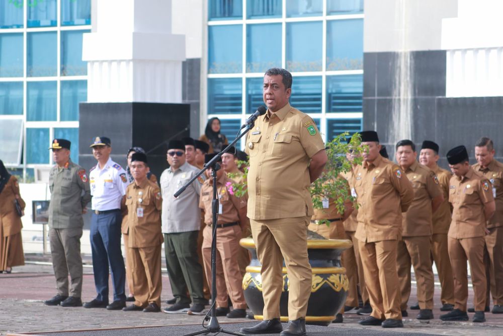 Pj Walikota Pekanbaru, Roni Rakhmat ingatkan ASN tak nambah libur (foto/int)