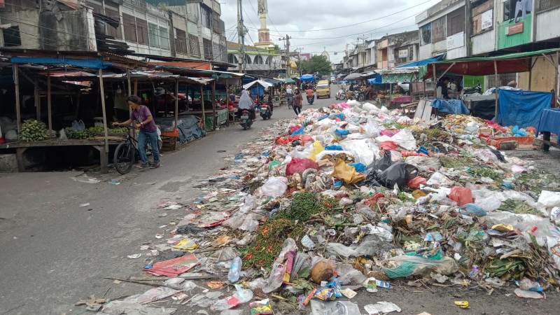 Ilustrasi sampah menjadi masalah besar di Pekanbaru sejak akhir Desember 2024 (foto/int)