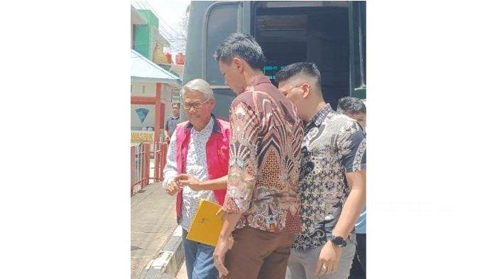 Sukarmis, mantan Bupati Kuansing dua periode jadi terdakwa kasus dugaan korupsi hotel di Kuansing (foto/int)