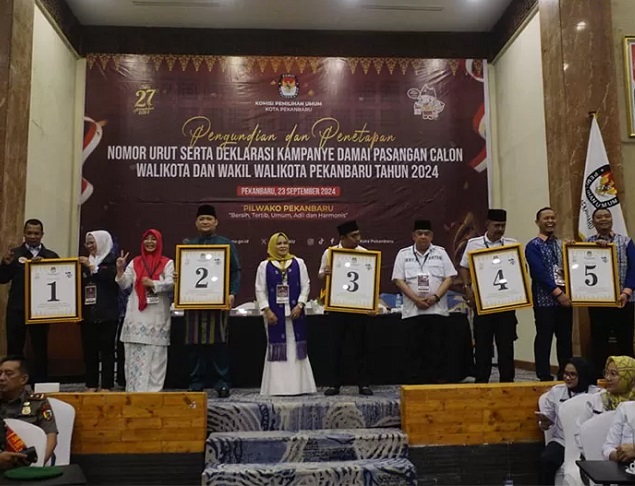 Muflihun-Ade Hartati, Instiawati Ayus-Taufik Arrakhman dan Ida Yulita-Kharisman Risanda, Edi Natar Nasution- Dastrayani Bibra dan Agung Nugroho-Markarius Anwar.