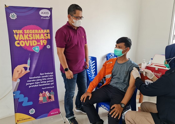 XL Axiata melanjutkan komitmennya untuk mendukung upaya pemerintah melawan pandemi Covid-19 di Indonesia melalui program vaksinasi bagi kalangan anak muda, pelajar dan mahasiswa.