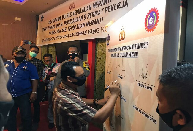 Polres Kepulauan Meranti melaksanakan silaturrahmi bersama Dinas Tenaga Kerja, sejumlah perusahaan dan serikat pekerja buruh se Kepulauan Meranti. 