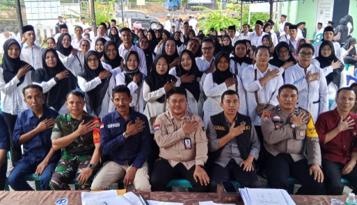 Petugas KPPS Kelurahan Jaya Mukti Kota Dumai resmi dilantik di Kantor Lurah Jaya Mukti Dumai (foto/bambang)