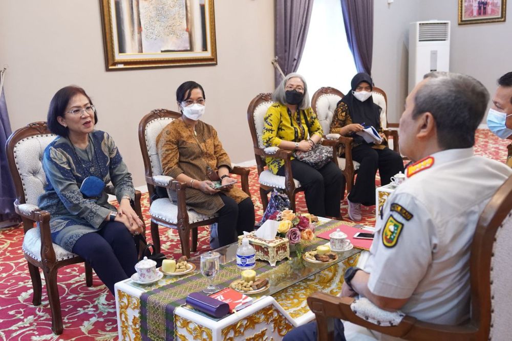 Gubernur Riau, Syamsuar bersama IKBR bahas wabah polio.(foto: mcr)