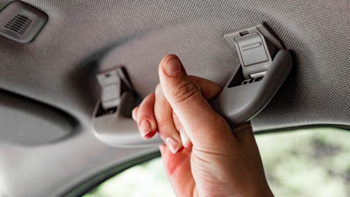 Hand Grip di Mobil yang 