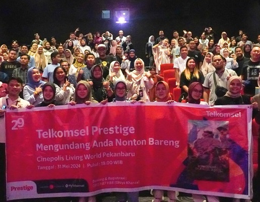 Nonton bareng bagi pelanggan setia Telkomsel prestige.