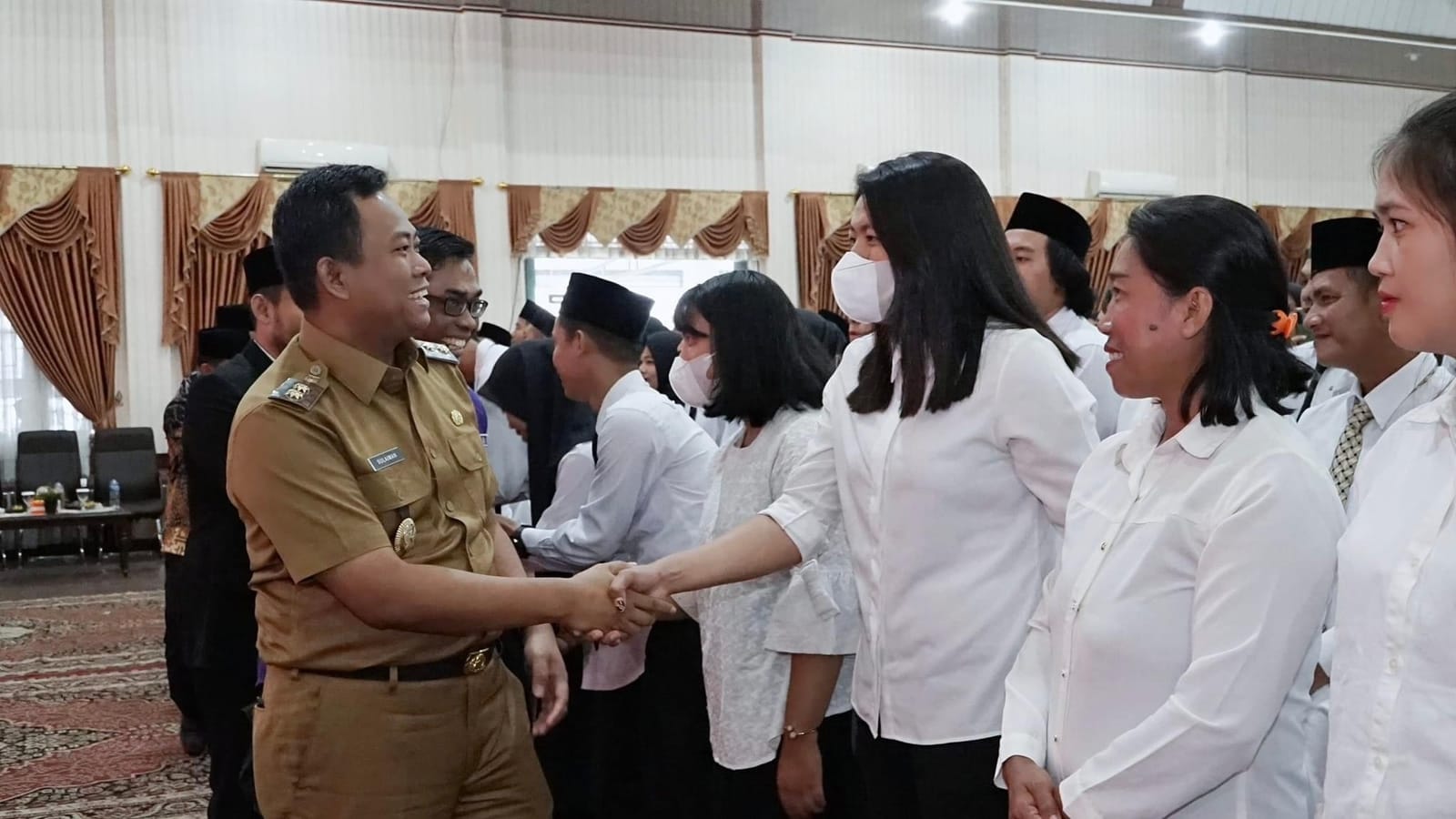 Wabup Rohil, H Sulaiman bersama para PPS Rohil usai dilantik.(foto: afrizal/halloriau.com)