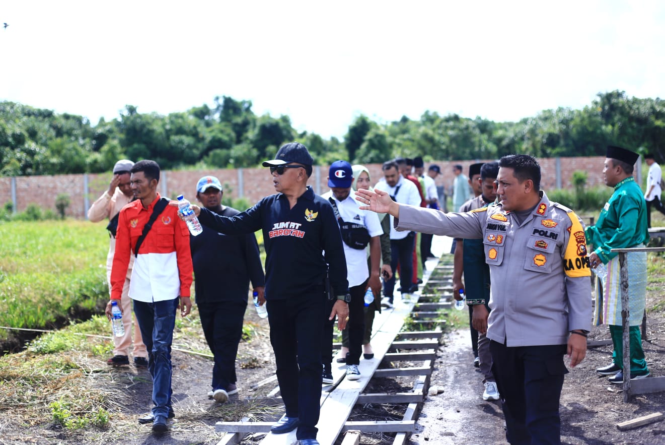 Plt Bupati Kepulauan Meranti AKBP (Purn) H. Asmar melakukan peninjauan terhadap sejumlah proyek pembangunan infrastruktur