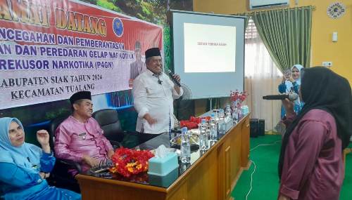 Bupati Siak, Alfedri saat sosialisasi P4GN di SMAN 3 Tualang.(foto: diana/halloriau.com)