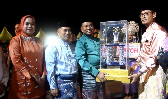 MTQ ke-XIX tingkat kabupaten Rohil resmi ditutup pada Rabu (25/12) malam oleh Wakil Bupati Rohil, H.Sulaiman (foto/afrizal)