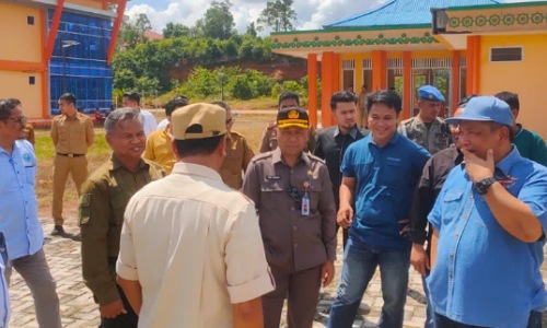 Tim Dispora Riau saat peninjauan Venue Dayung di Danau Kebun Nopi Kuansing jelang Kejurnas PPLP/SKO Dayung.(foto: rahmat/halloriau.com)