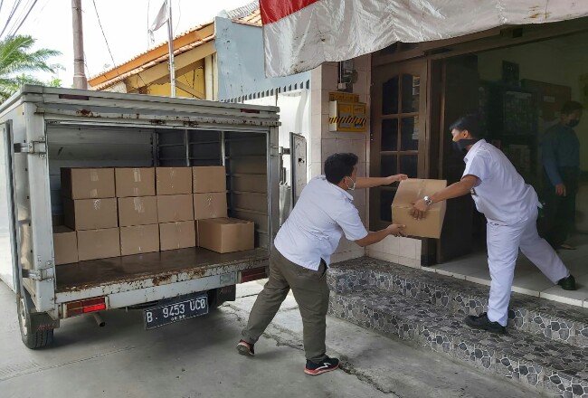 AHM Salurkan 990 Paket Bantuan Kesehatan