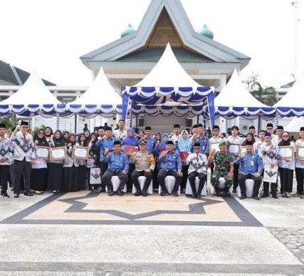 Foto bersama selepas peringatan Hari Guru Nasional (HGN).