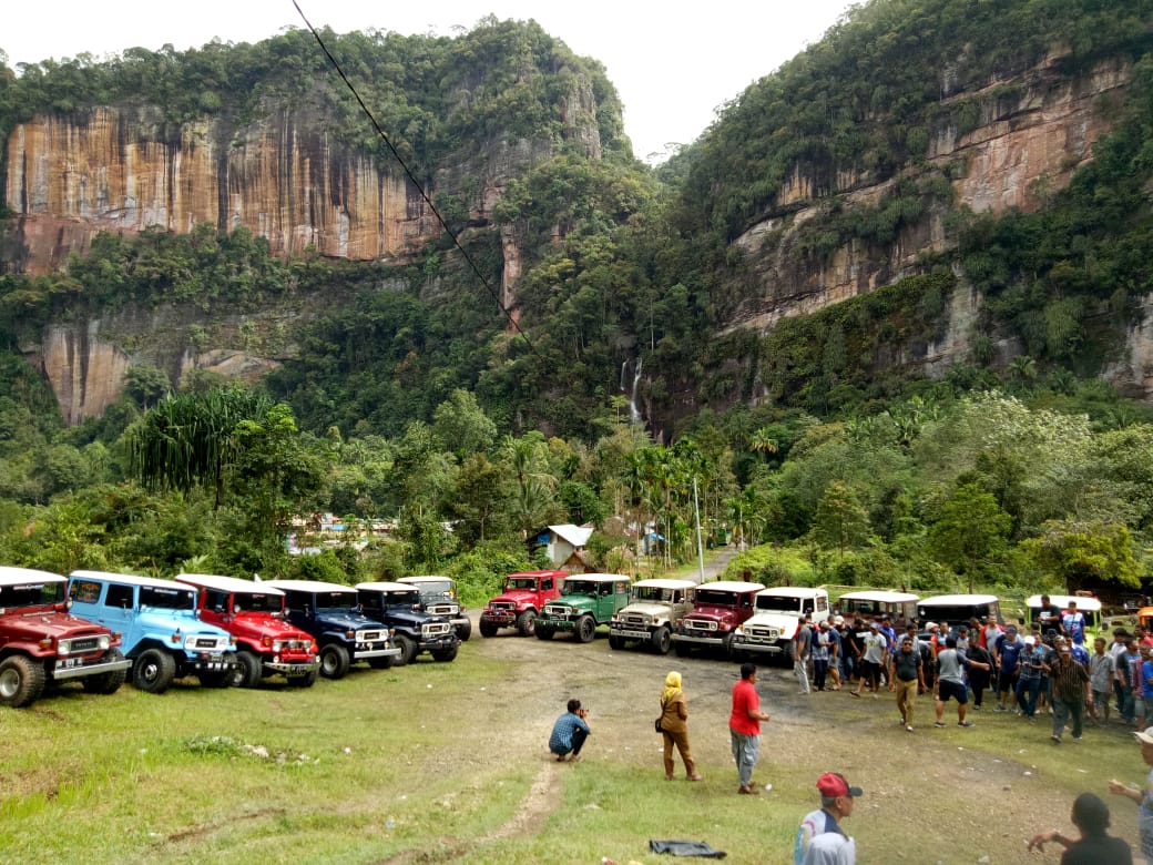 Komunitas Pencinta Mobil Toyota Land Cruiser Touring Jelajah Danau Kembar dan Harau