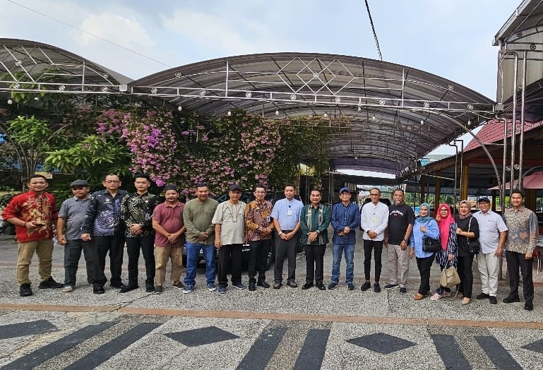 Plt Kakan Imigrasi Kelas 1 Pekanbaru, Hubertus Hence bersilaturahmi PWI Riau (foto/ist)