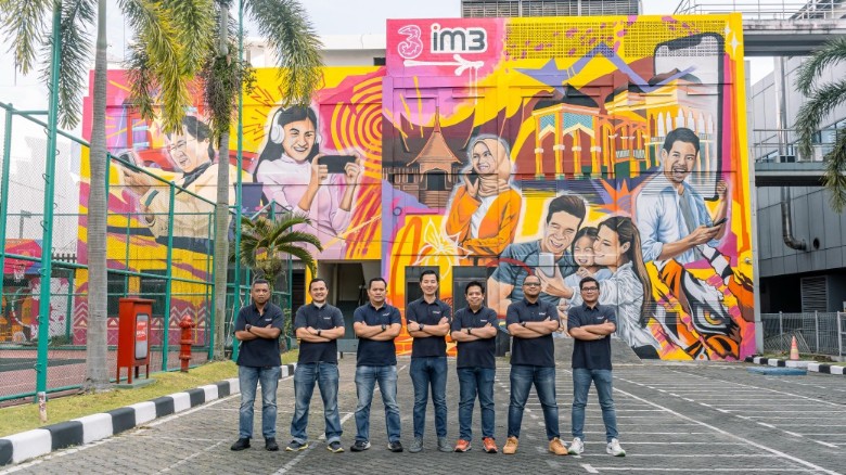 Indosat Circle Sumatra gandeng komunitas seniman dalam proyek mural di Medan (foto/ist)