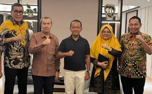 Ketum Golkar, Bahlil bersama Indra Gunawan, Afni, Syamsuar dan Parisman Ihwan.(foto: int)