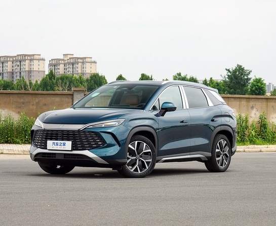 Merek Mobil China Kuasai Pasar: BYD Pimpin Penjualan Mobil Listrik April 2025