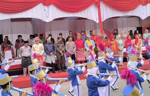 Bupati dan Wabup Pelalawan lepas Kirab Budaya dalam rangkaian Helat Pelalawan ke-27 (foto/Andy)