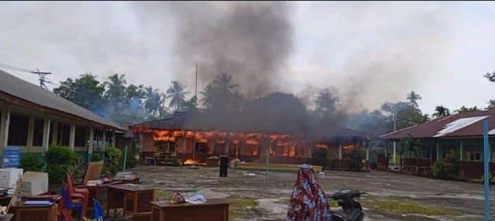 Kebakaran di MTs Raudhatul Hidayah Desa Batang Malas Meranti.(foto: ali/halloriau.com)