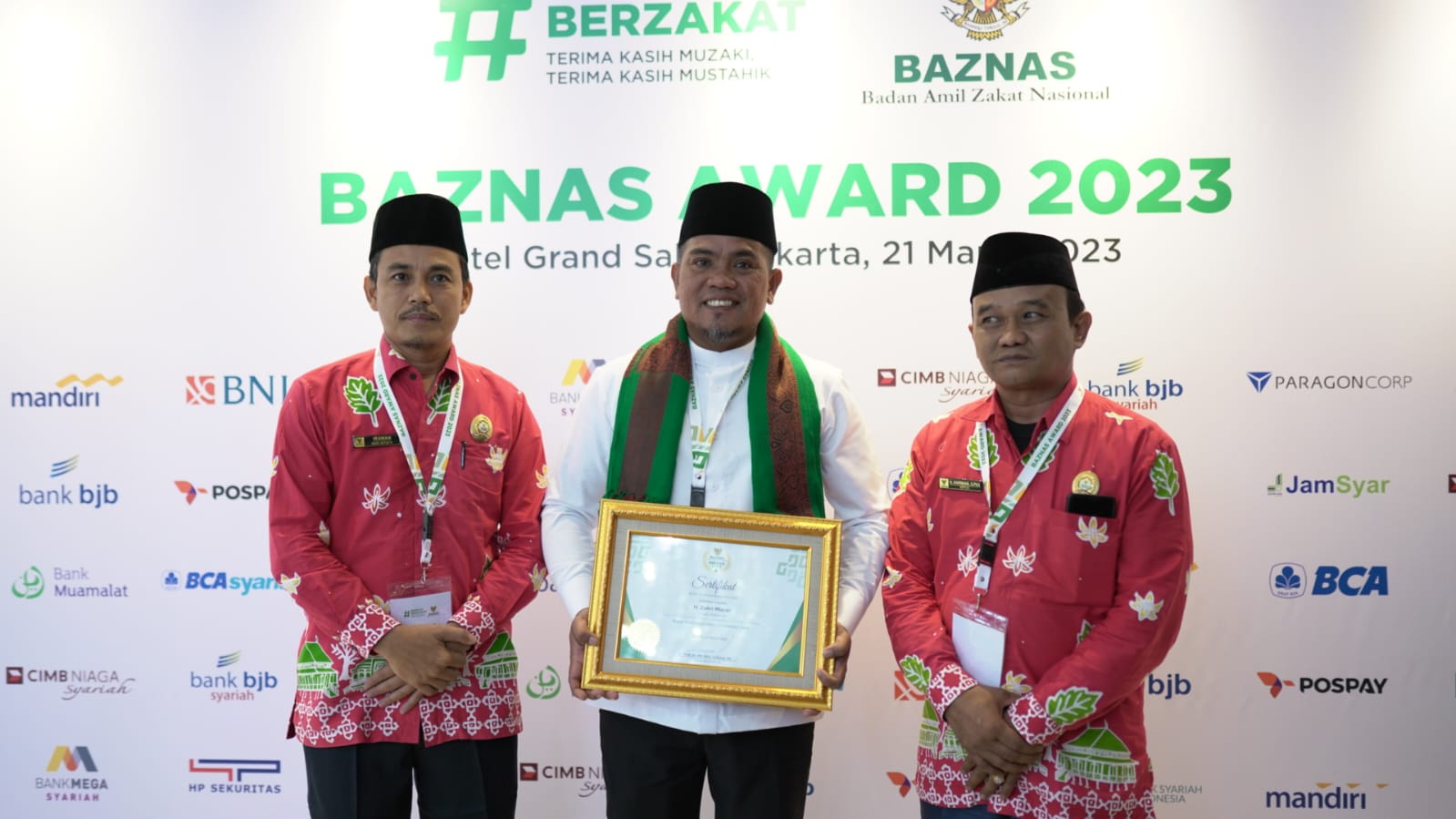 Bupati Zukri raih penghargaan di Baznas Award 2023 (foto/ist)