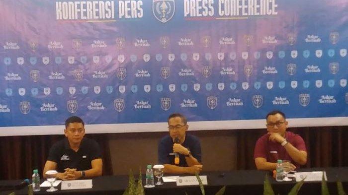 Aji Santoso diperkenalkan sebagai pelatih baru PSPS Pekanbaru musim ini (foto/tribunpku)