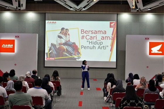 AHM mengerahkan instruktul handal safety riding Honda.