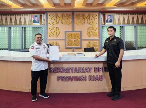 Ketua AMP Riau, Eko Wibowo mengajukan audiensi ke DPRD Riau (foto/ist)