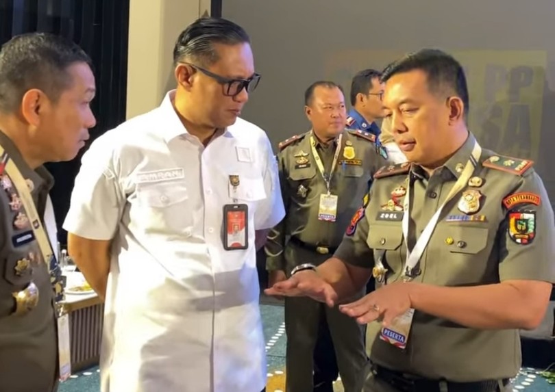 Kasatpol PP Pekanbaru, Zulfahmi Adrian (kanan) hadir dalam Rakornas Trantibumlinmas di Jakarta (foto/ist)