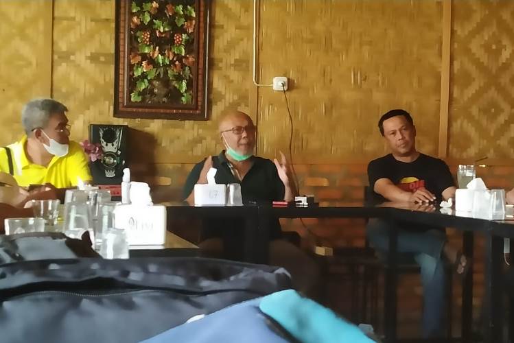 Dewan Penyantun KONI Riau Arsyadianto Rachman saat konferensi pers, Kamis (10/11/2021).