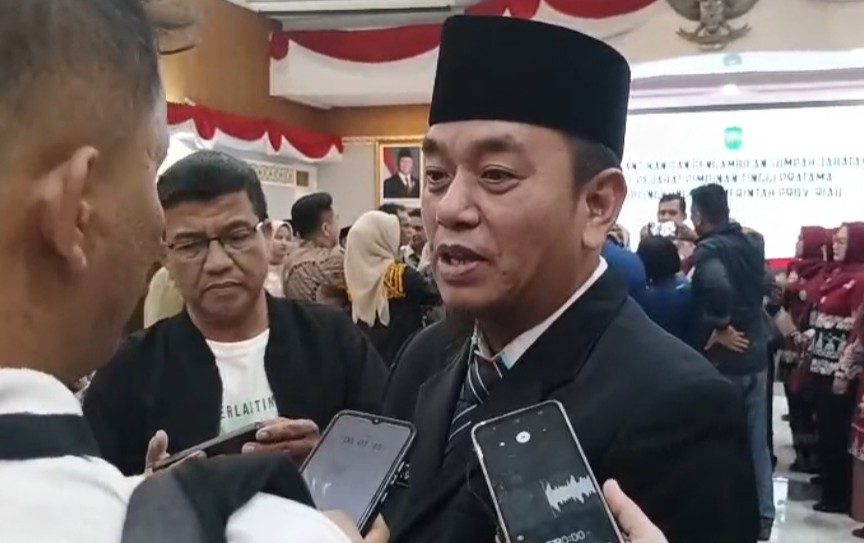 Sekretaris DPRD (Sekwan) Provinsi Riau, Renaldi usai dilantik Plt Gubri SF Hariyanto (foto/Fitri)