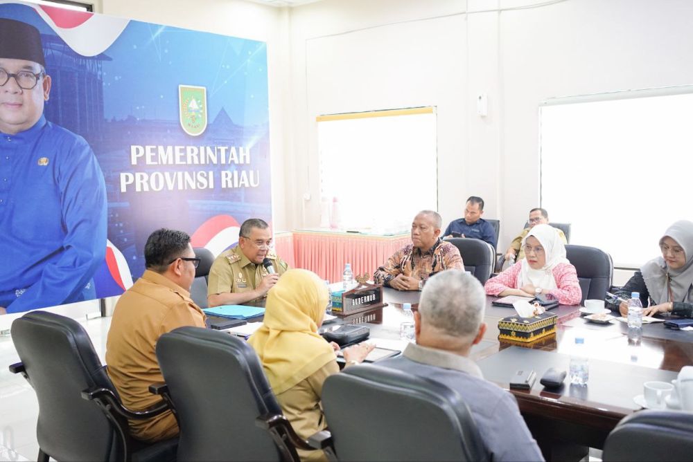 Gubernur Riau, Edy Natar Nasution saat audiensi dengan LLDIKTI XVII dan APTISI Riau.(foto: mcr)