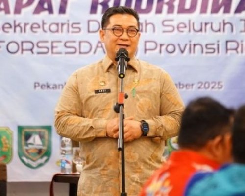 Sekda Riau, Syahrial Abdi.
