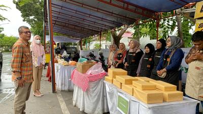 BRK Syariah mengadakan Bazar Ramadan yang berlangsung di Jalan Cut Nyak Dien, Pekanbaru, Riau. (Foto: Sri Wahyuni)