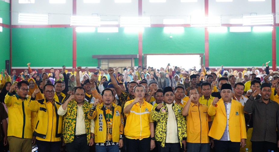 Ketua DPD Golkar Pelalawan, Adi Sukemi, mengajak relawan dan kader solid agar menang Pilkada 2024 (foto/ist)