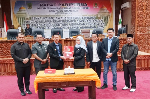 Paripurna Ranperda APBD Rohil 2025.(foto: afrizal/halloriau.com)