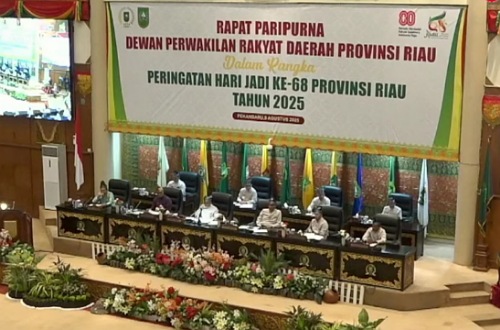 Paripurna HUT ke-68 Riau di DPRD Riau tak dihadiri Wakil Gubernur Riau, SF Hariyanto.(foto: barkah/halloriau.com)