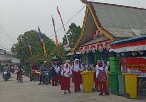 Ilustrasi anak sekolah di sejumlah kabupaten/kota di Riau kembali berlakukan sekolah tatap muka setelah kualitas udara membaik (foto/int)