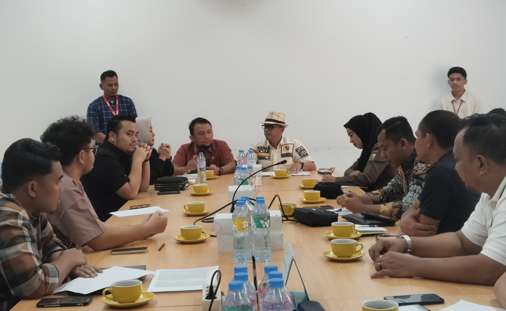 Komisi II DPRD Pekanbaru datangi Gudang Alfamart (foto/mimi)