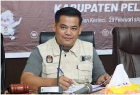 Ketua KPU Pelalawan, Bapri Naldi (foto/int)