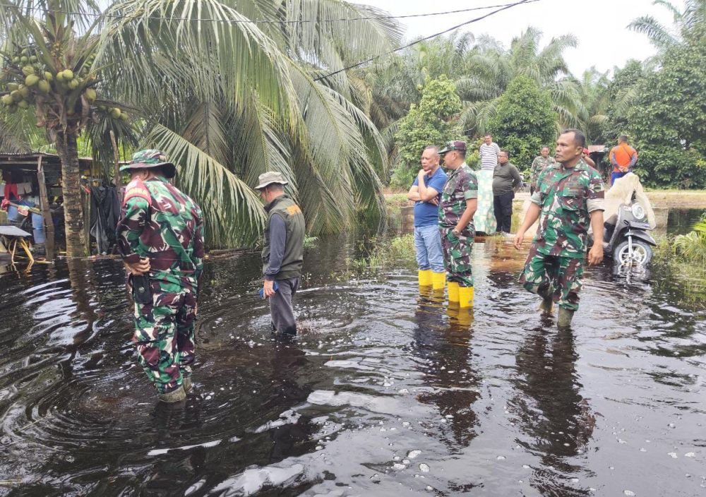 300 KK di Kampung Benteng Hilir, Kecamatan Mempura, Siak terdampak banjir (foto/MC.Riau)